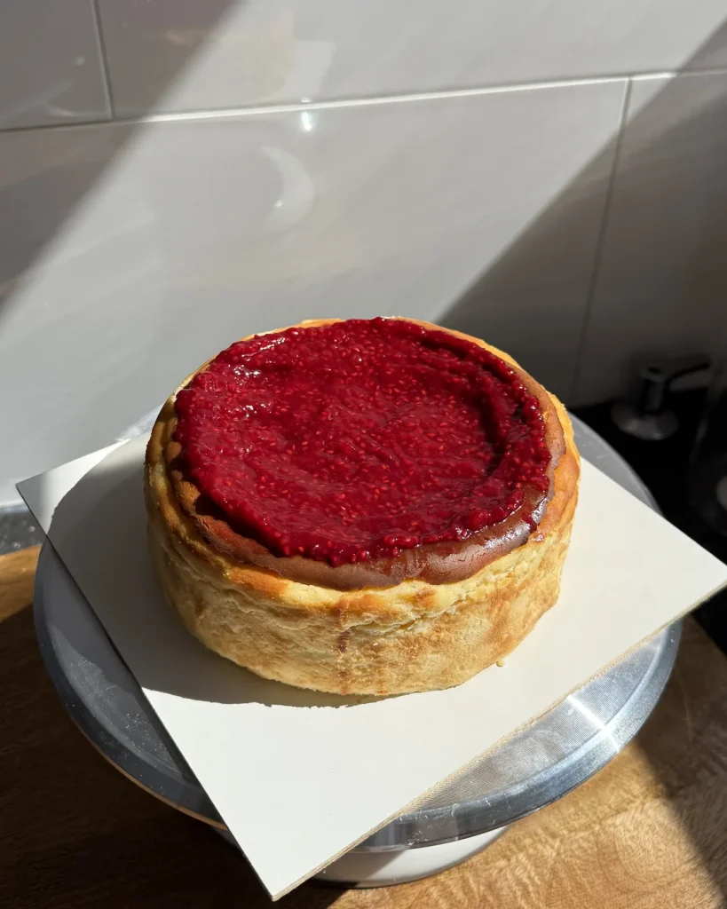 Cheesecake vasco con mermelada de frutos rojos, receta de Cheesecakes Modernos II